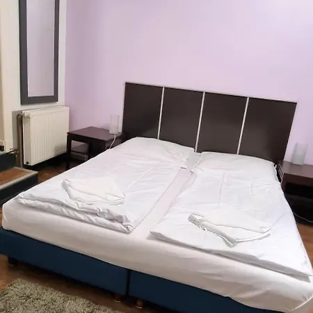 בית הארחה Albert Rooms ברלין