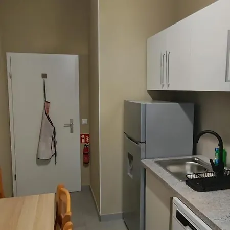 בית הארחה Albert Rooms 3*