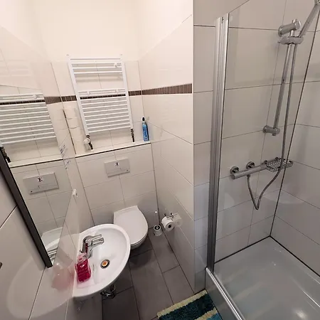 בית הארחה Albert Rooms