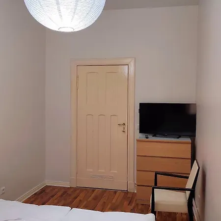 בית הארחה Albert Rooms 3*