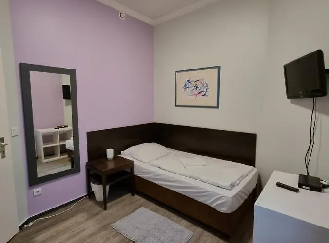 Albert Rooms Konukevi 3*