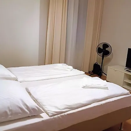 בית הארחה Albert Rooms