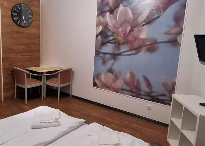 בית הארחה Albert Rooms 3*