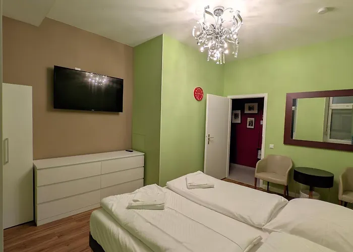 בית הארחה Albert Rooms 3*